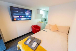 Stunning 1-Bed Studio in Birmingham available